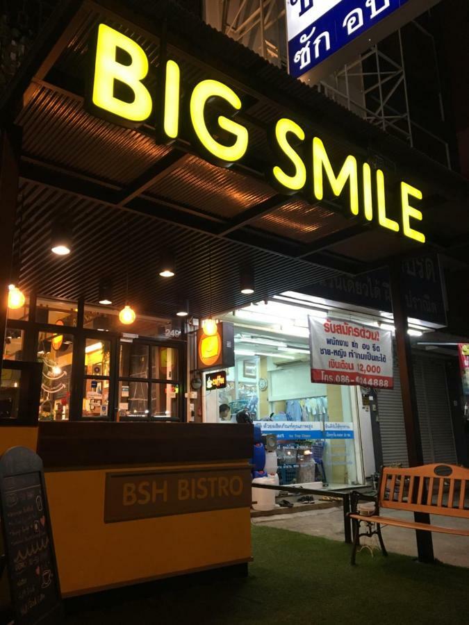 Big Smile Hostel Bangkok Exterior foto