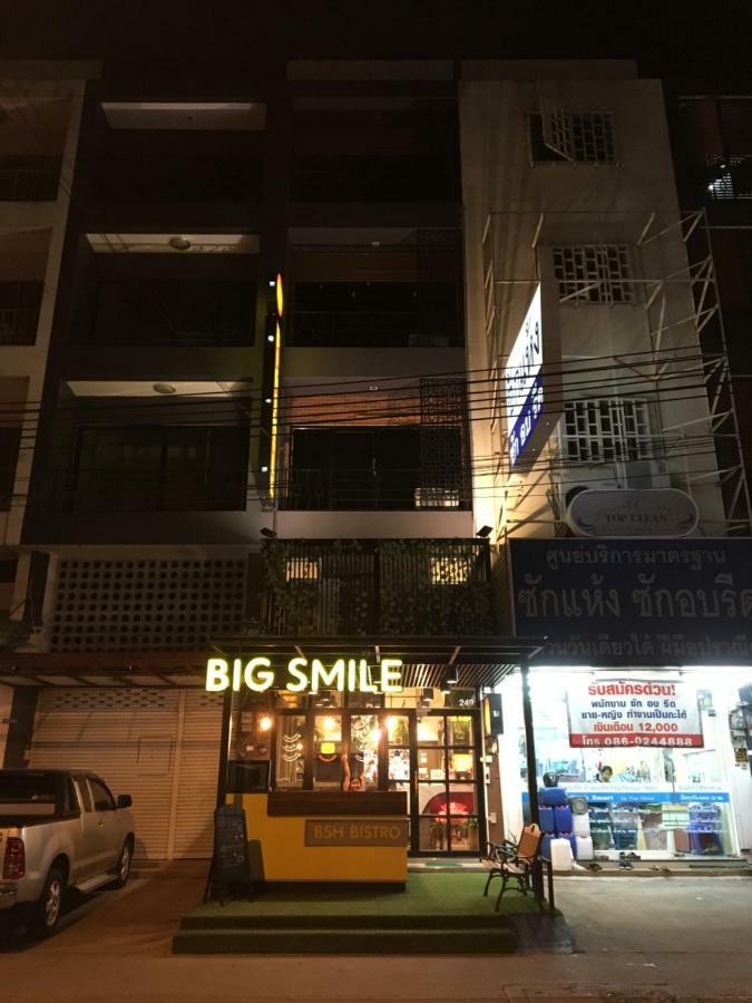 Big Smile Hostel Bangkok Exterior foto
