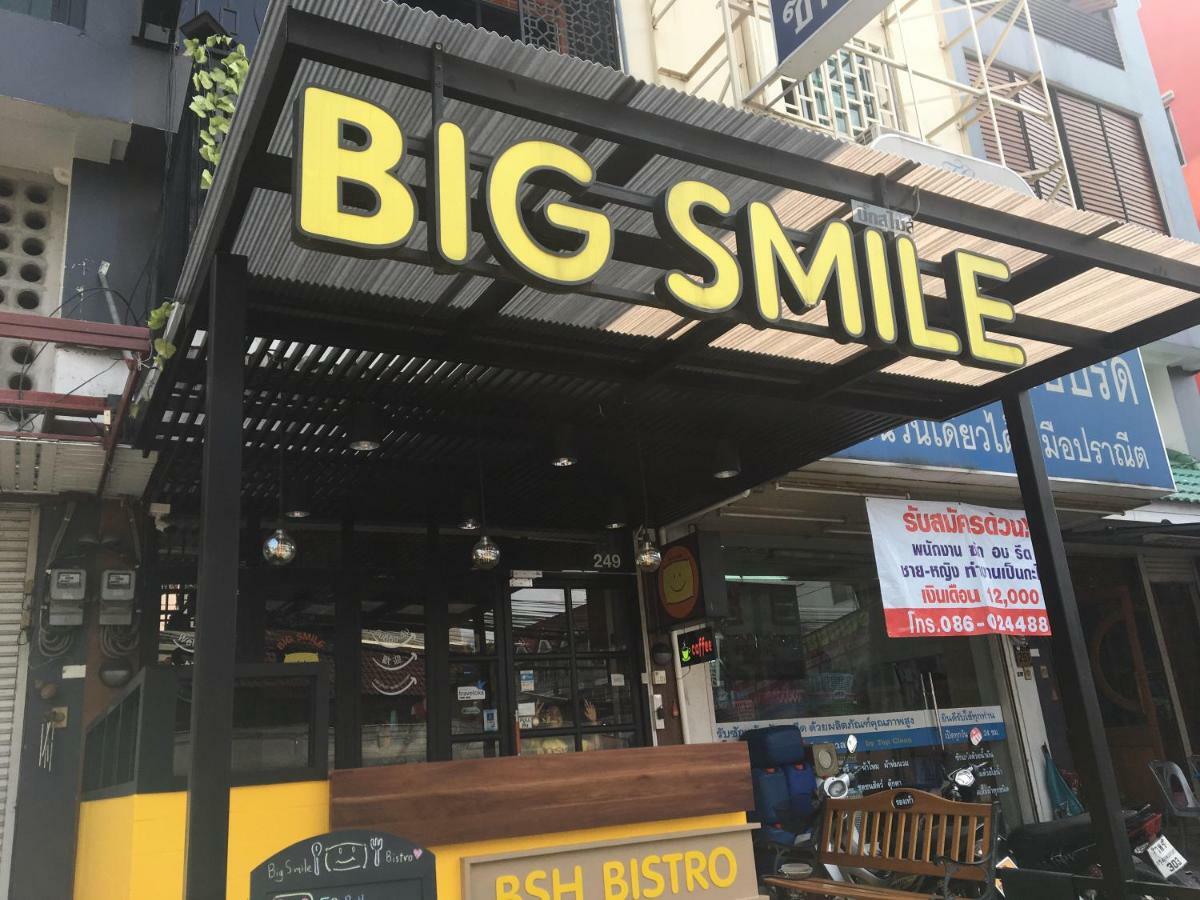 Big Smile Hostel Bangkok Exterior foto